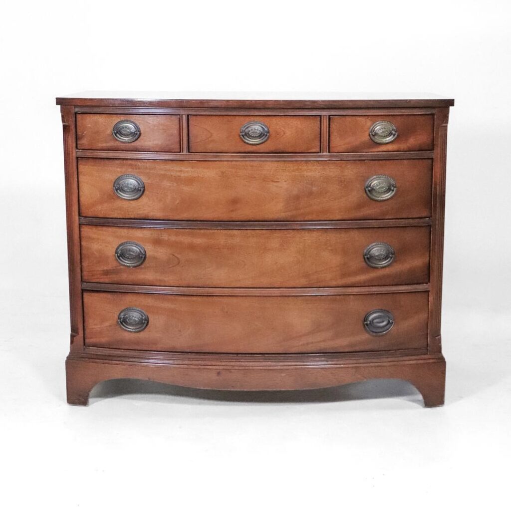 Antike Kommode aus Mahagoni mit typischer Bowfront, Late Georgian Style Mahogany Sheraton Chest